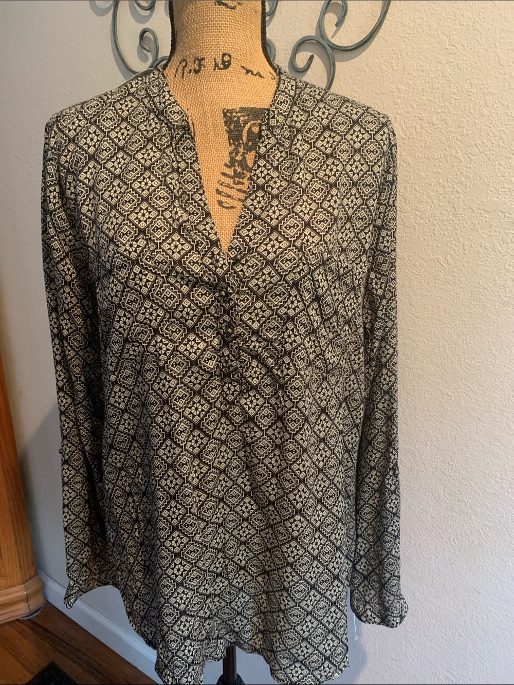 Nostalgia Black and Cream Geometric Tunic Top